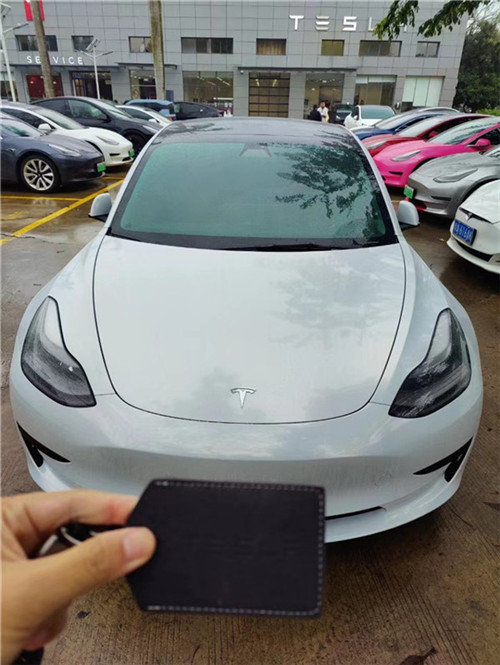 白色model3